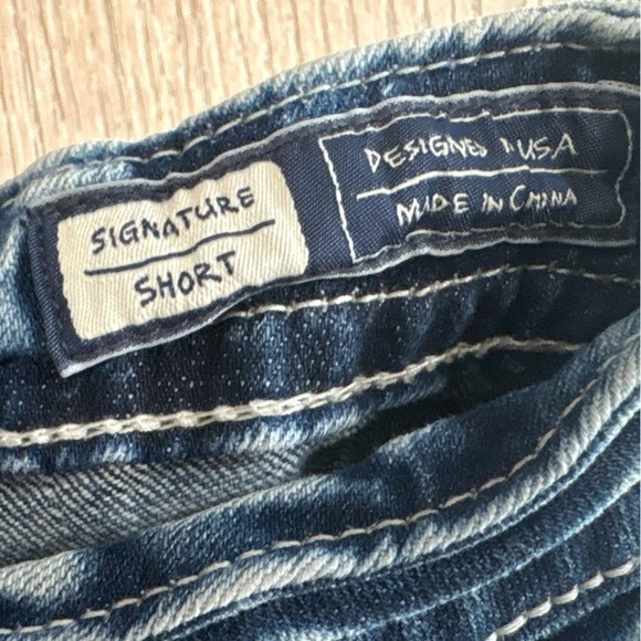 Miss Me Patriotic American Flag Distressed Cutoff Denim Shorts Size 27 - Picture 12 of 15